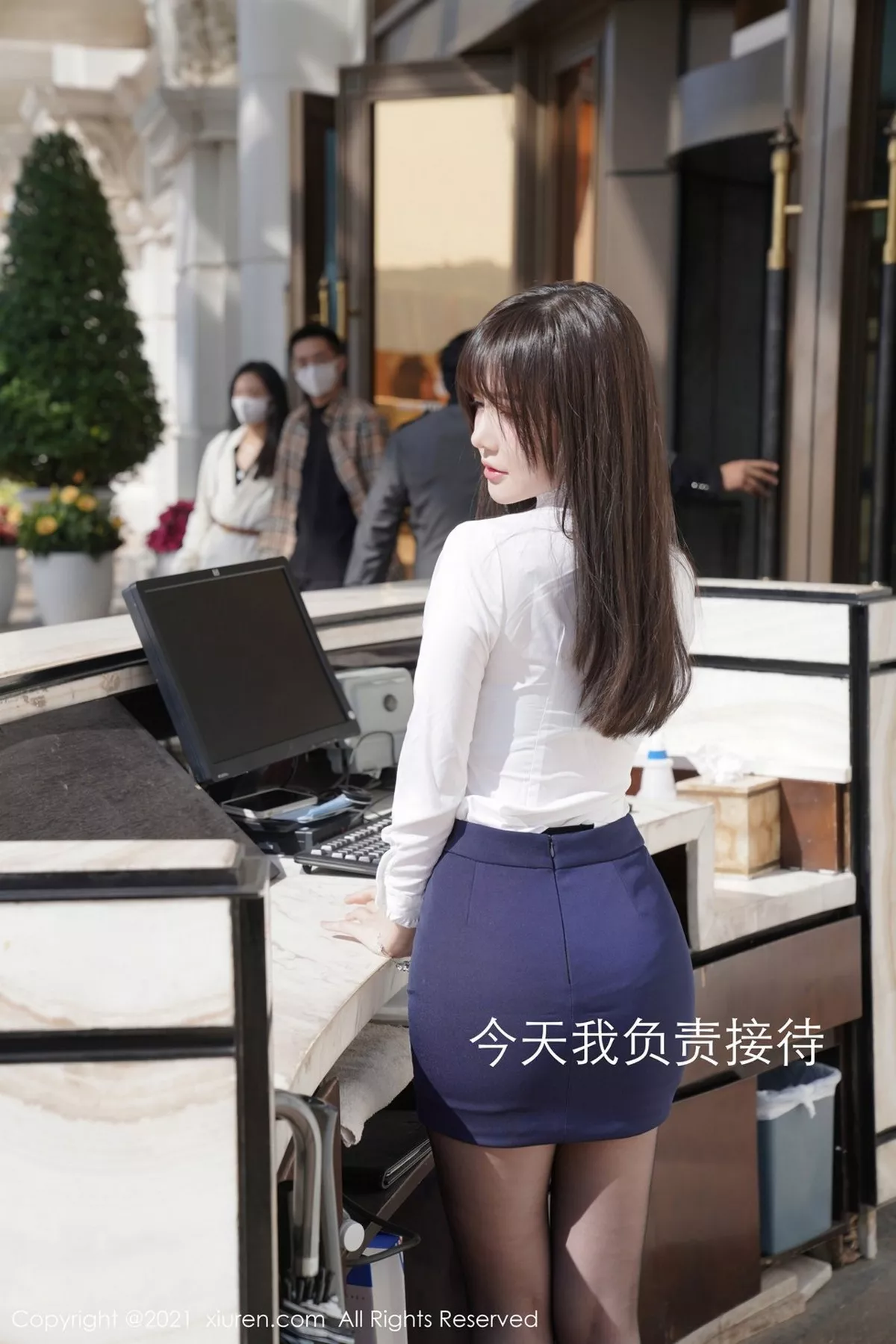 秀人集.com_[XiuRen秀人网]No.3026_女神糯美子Mini澳门旅拍前台接待剧情主题黑丝裤袜诱惑写真72P