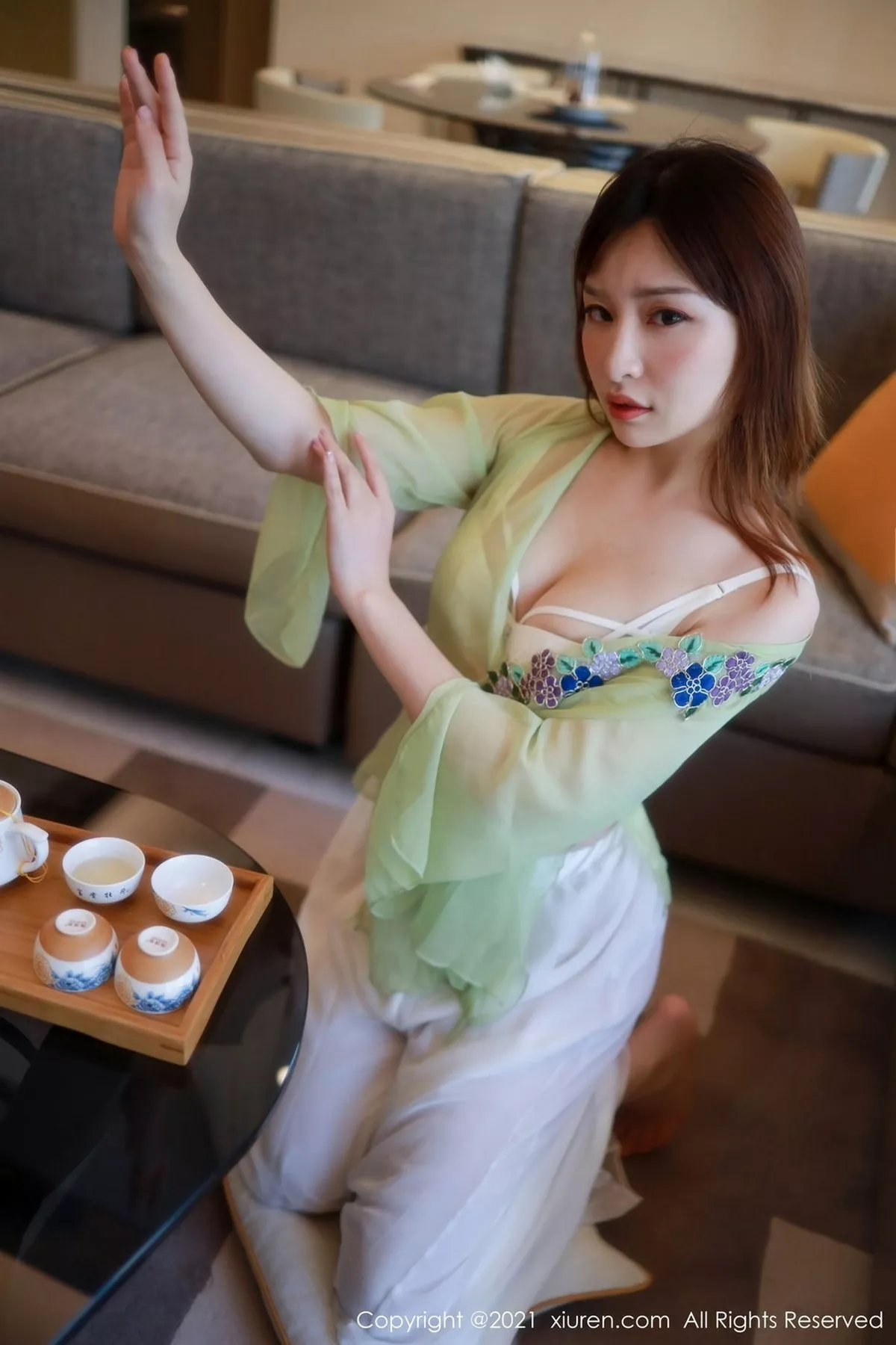 秀人集.com_[XiuRen秀人网]No.3029_嫩模小萱nacay广州旅拍浅绿色薄衫露无内肉丝裤袜诱惑写真58P