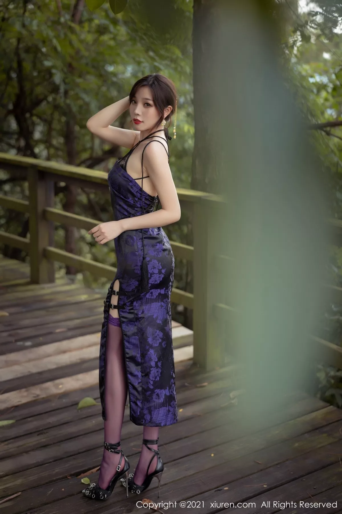 秀人集.com_[XiuRen秀人网]No.3794_女神芝芝Booty私房紫色古典旗袍配薄透内裤秀翘臀美腿诱惑写真90P