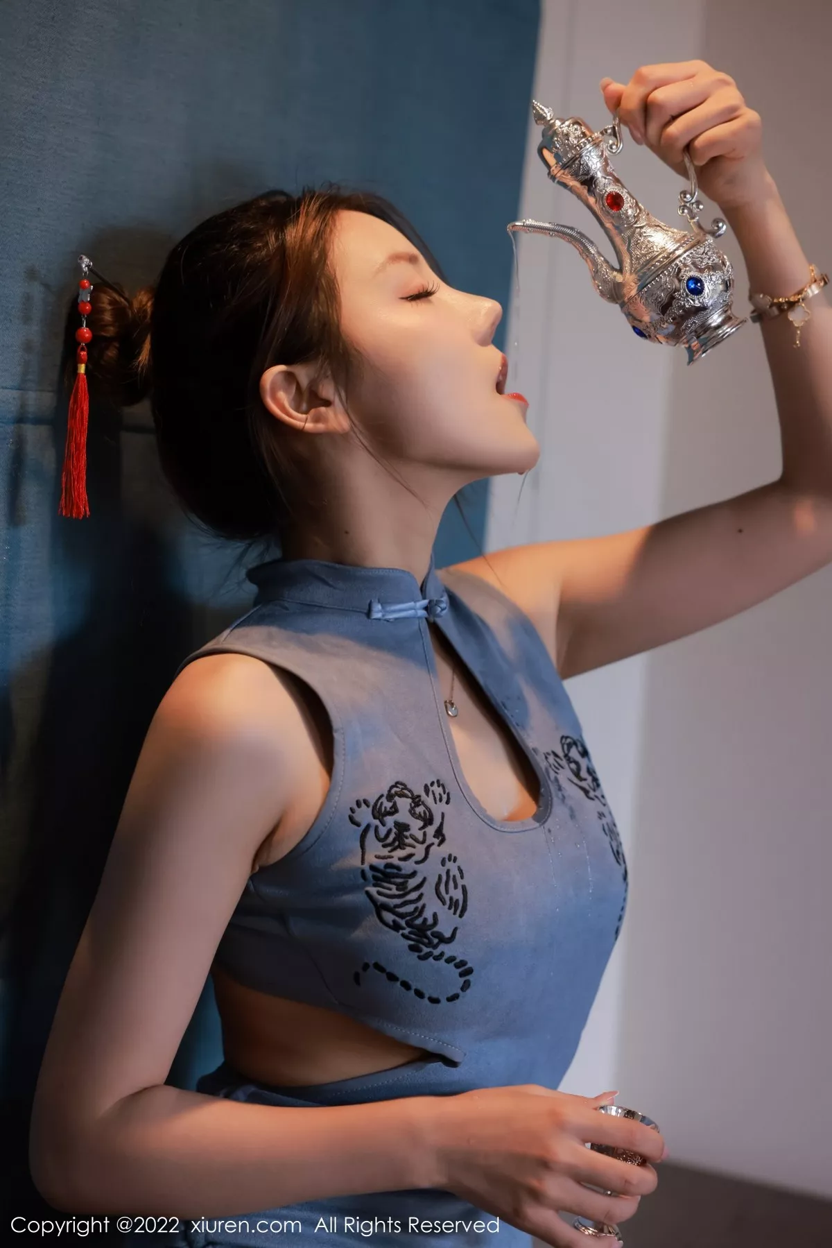 图片[2]-[XiuRen秀人网]第5203期糖酒酒写真-秀人集