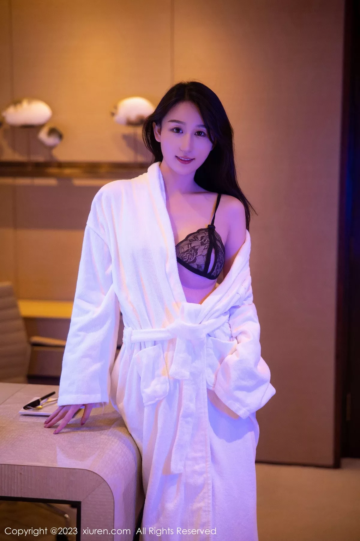 图片[4]-[XiuRen秀人网]第6083期薇薇酱写真-秀人集