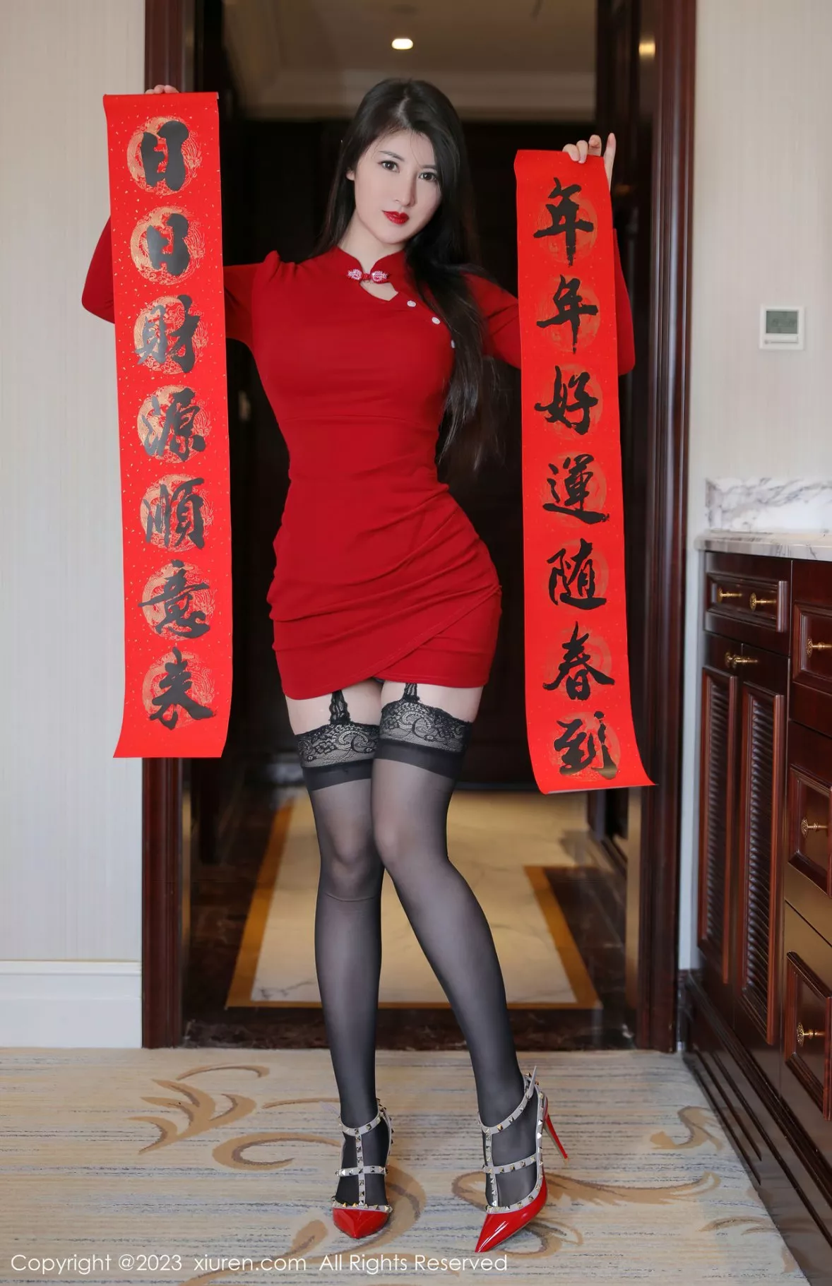 图片[2]-[XiuRen秀人网]第6166期诗诗写真-秀人集