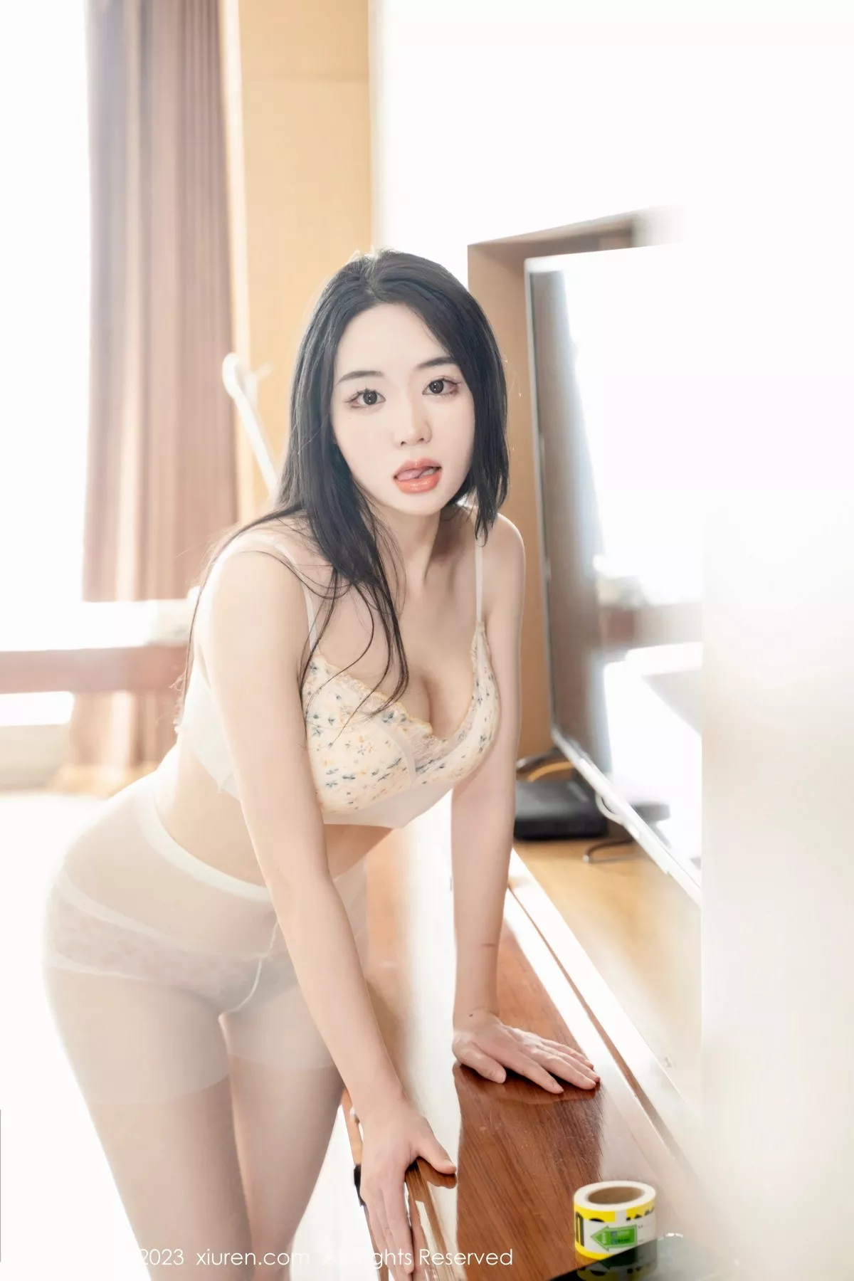 图片[47]-[XiuRen秀人网]第6497期汐汐爱吃草莓写真-秀人集