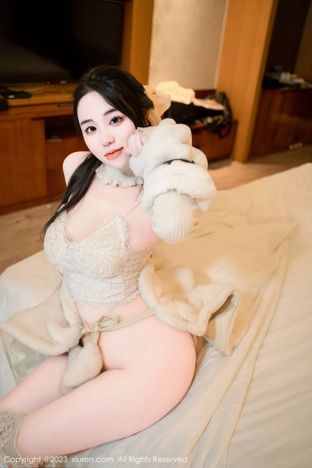 图片[51]-[XiuRen秀人网]第7018期汐汐爱吃草莓写真-秀人集