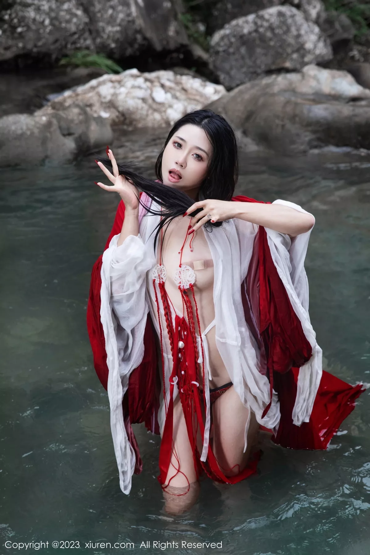 图片[33]-[XiuRen秀人网]第7295期严利娅写真-秀人集