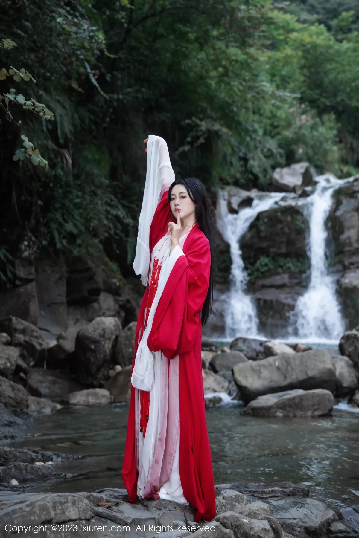 图片[11]-[XiuRen秀人网]第7295期严利娅写真-秀人集