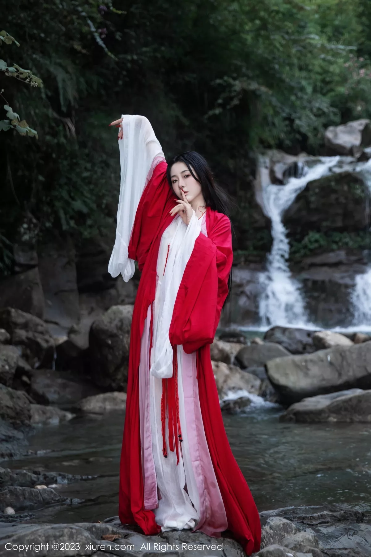 图片[9]-[XiuRen秀人网]第7295期严利娅写真-秀人集