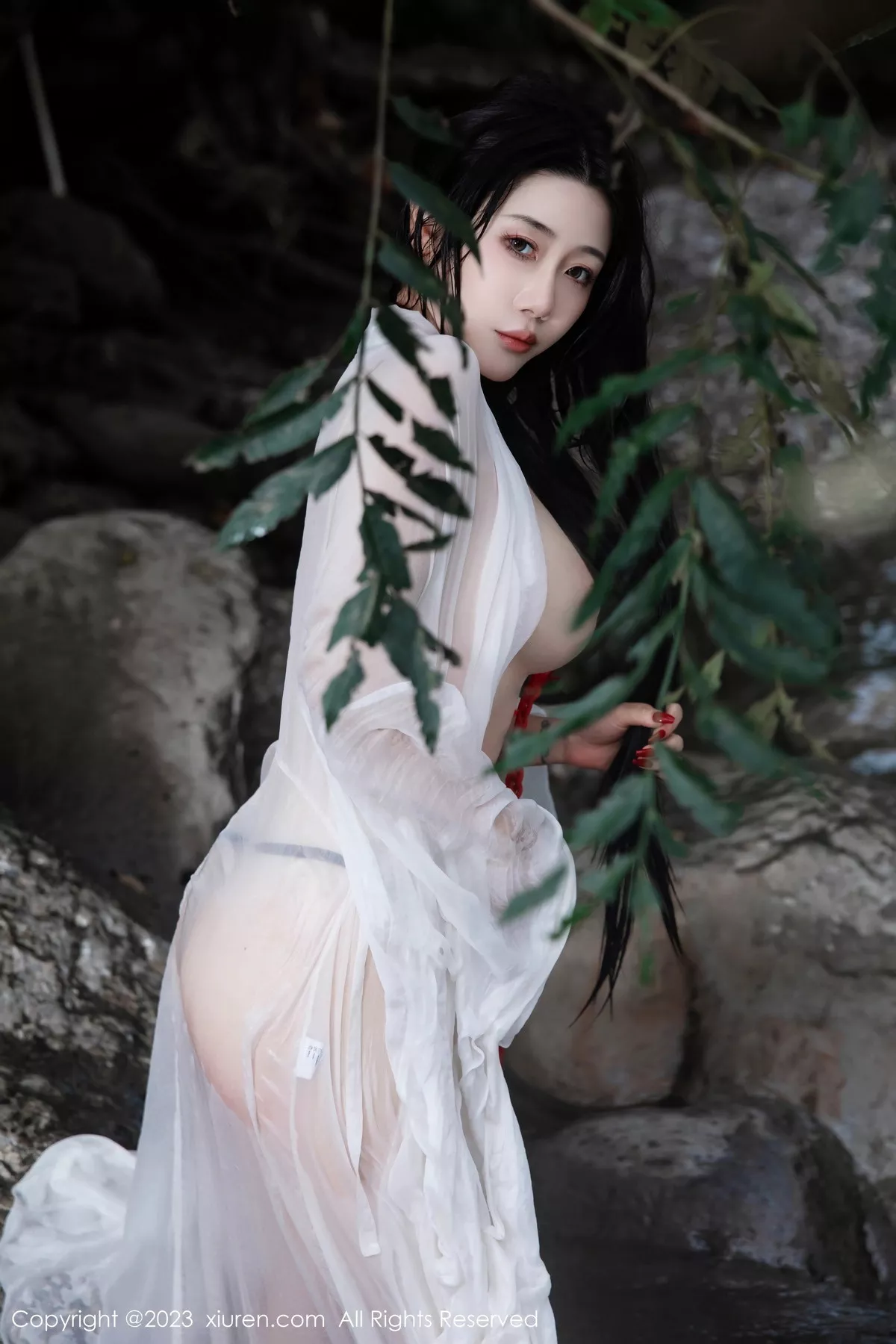 图片[5]-[XiuRen秀人网]第7295期严利娅写真-秀人集