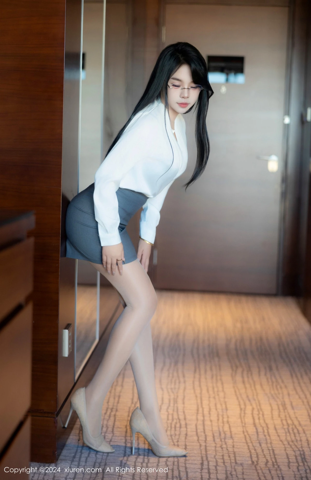 图片[3]-[XiuRen秀人网]第8989期麦田写真-秀人集